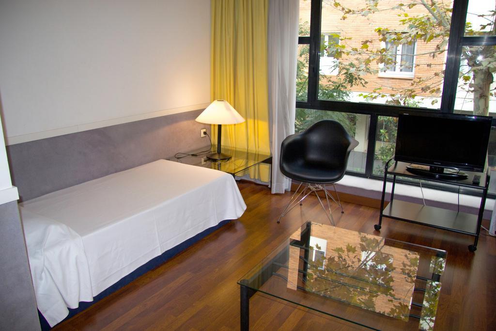 Apartamentos Descartes — Photos 2